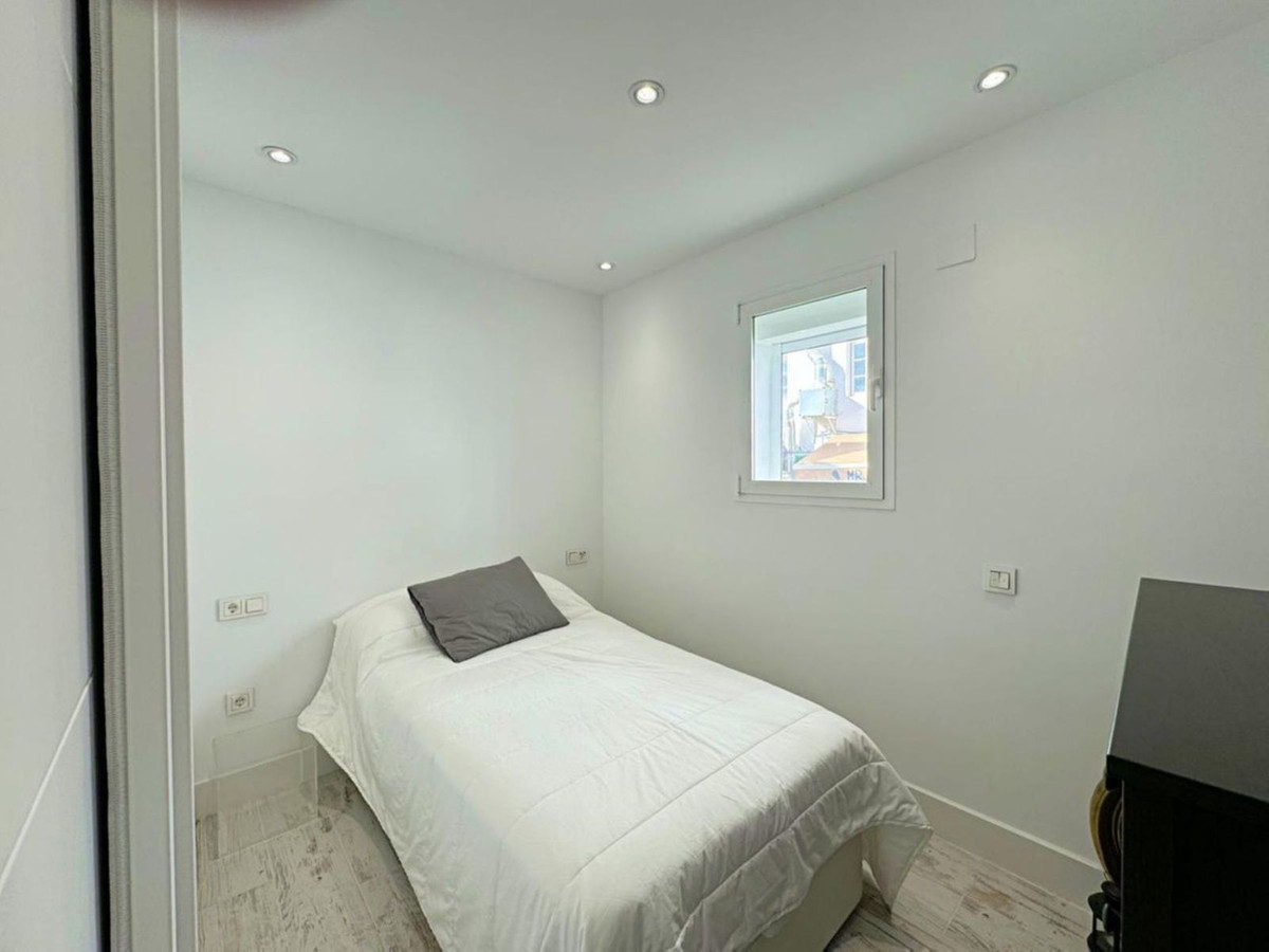Se vende Apartamento Planta Media de 2 dormitorios en Costa Del Sol, Málaga, España