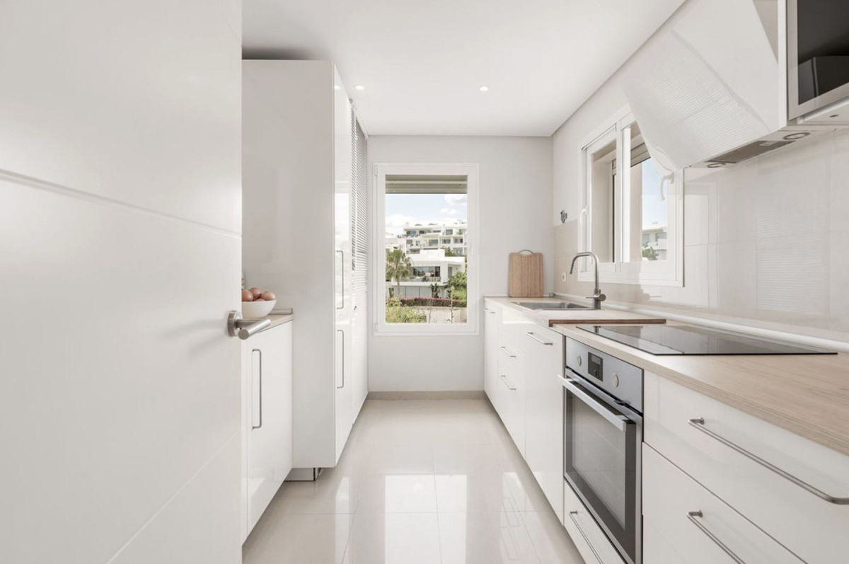 Se vende Apartamento Planta Media de 2 dormitorios en Costa Del Sol, Málaga, España