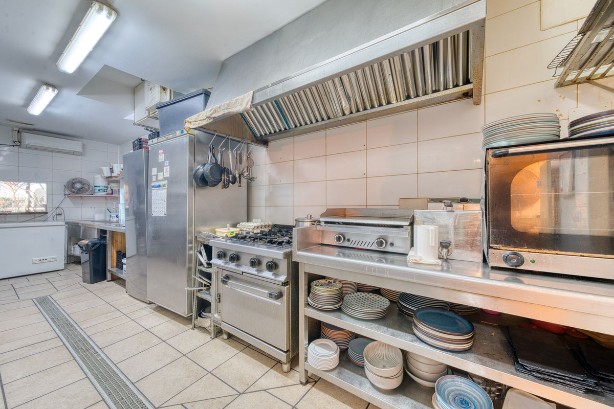 Commercial unit for sale in San Pedro De Alcántara Costa Del Sol, Málaga, Spain