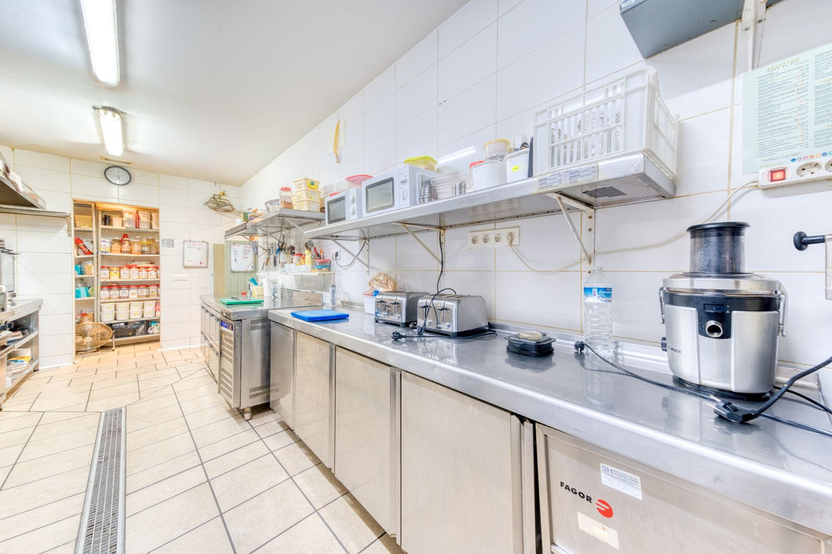 Commercial unit for sale in San Pedro De Alcántara Costa Del Sol, Málaga, Spain
