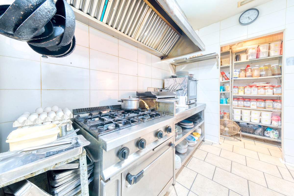 Commercial unit for sale in San Pedro De Alcántara Costa Del Sol, Málaga, Spain