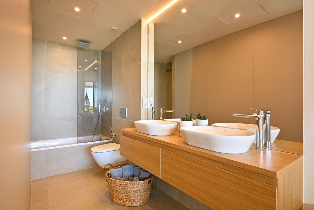 2 Bed Apartment for sale in Fuengirola Costa Del Sol, Málaga, Spain
