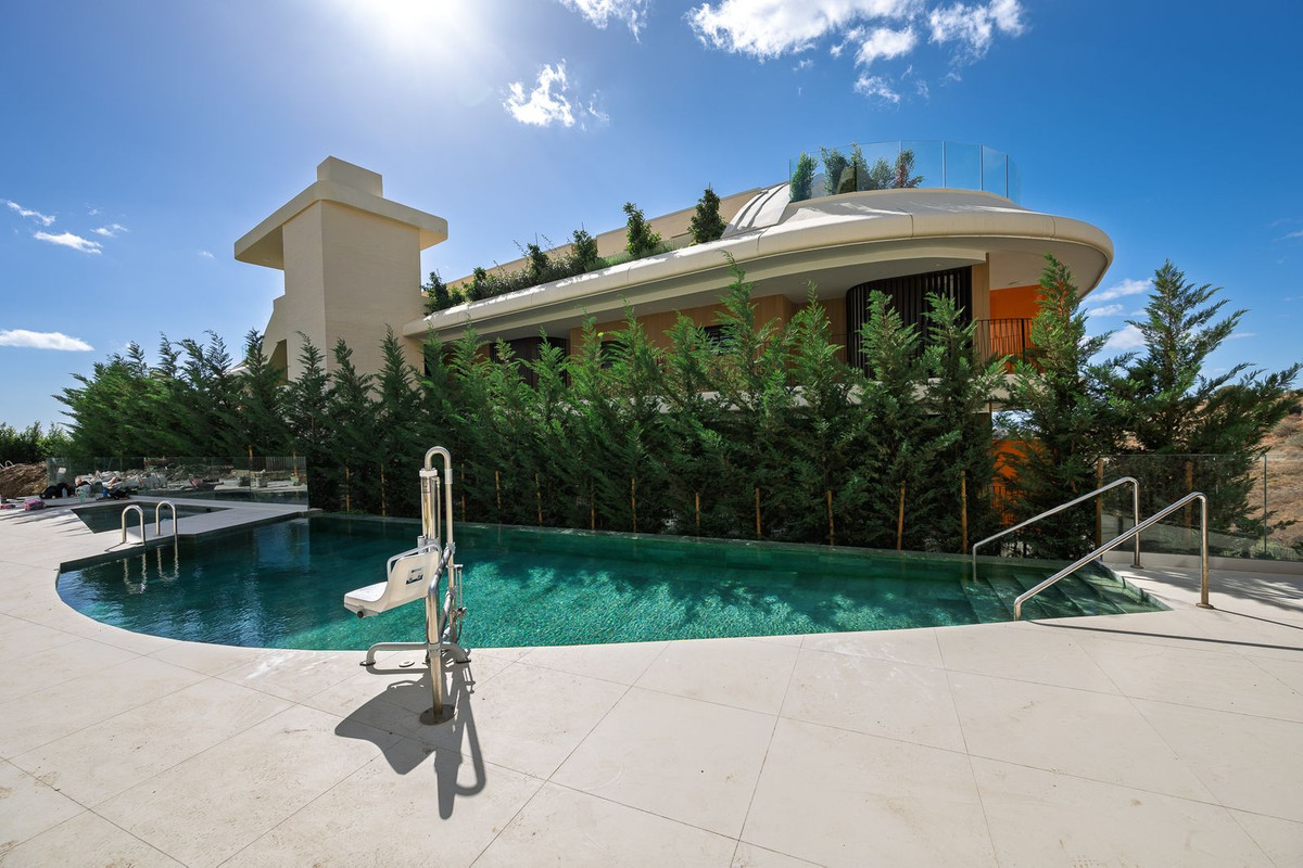 2 Bed Apartment for sale in Fuengirola Costa Del Sol, Málaga, Spain