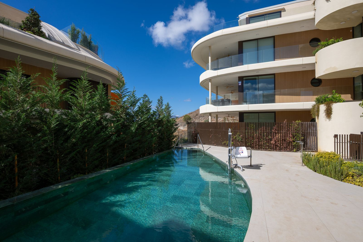 2 Bed Apartment for sale in Fuengirola Costa Del Sol, Málaga, Spain