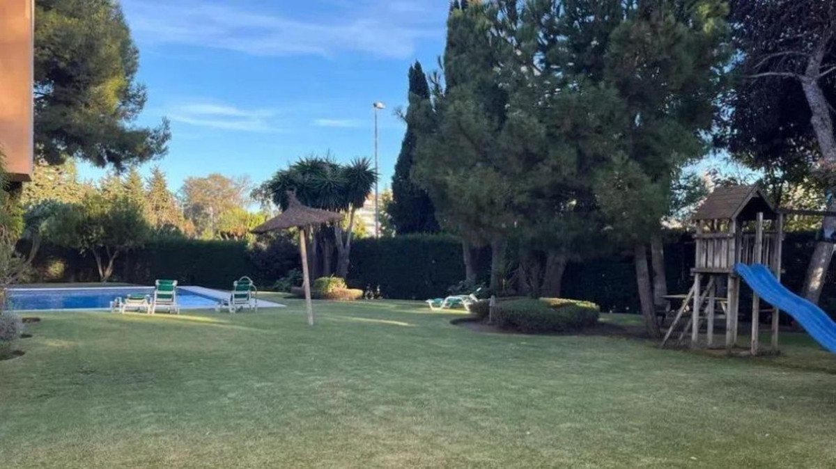 Se vende Apartamento Planta Media de 3 dormitorios en Costa Del Sol, Málaga, España