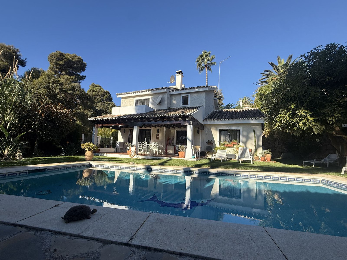 4 Bed Townhouse for sale in Calahonda Costa Del Sol, Málaga, Spain