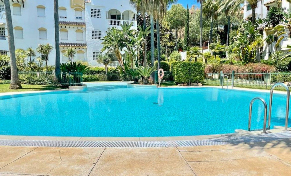2 Bed Apartment for sale in The Golden Mile Costa Del Sol, Málaga, Spain