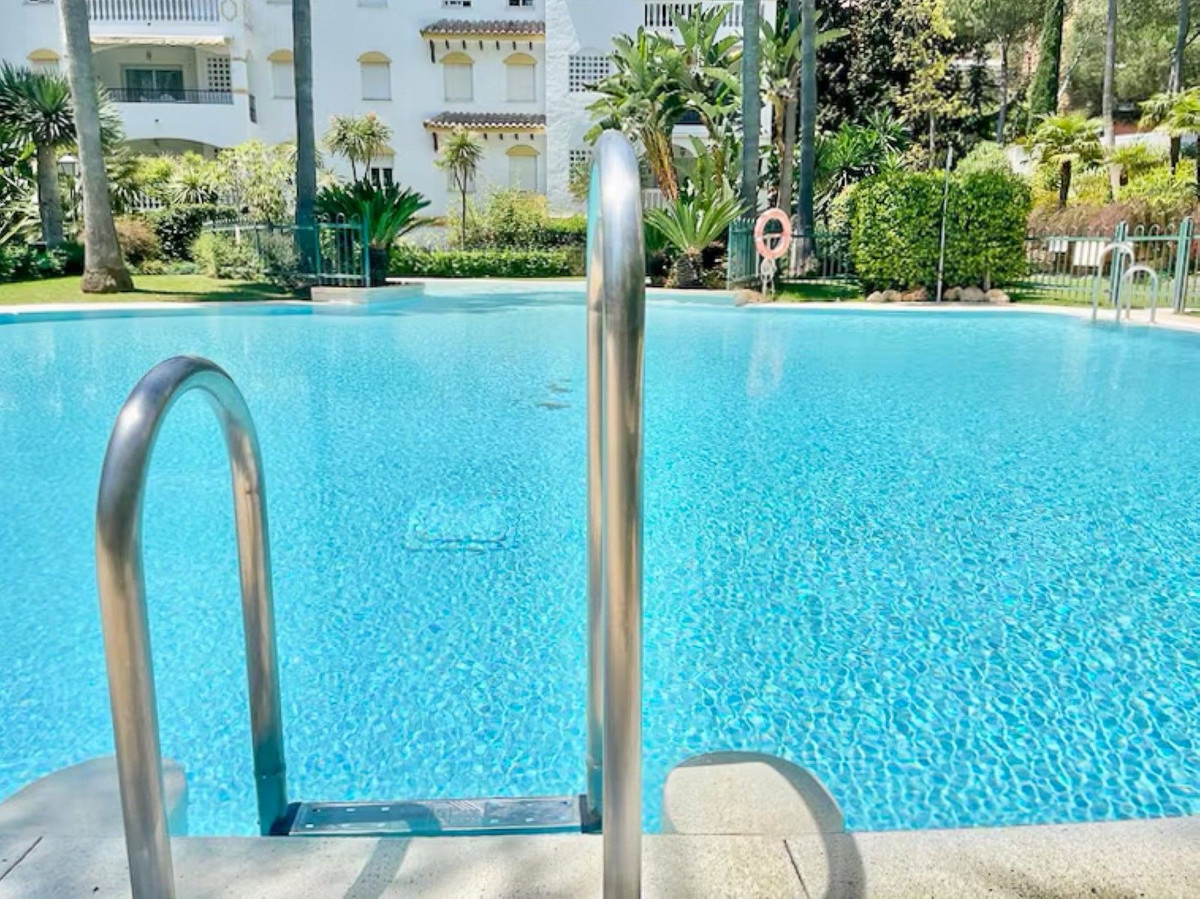 2 Bed Apartment for sale in The Golden Mile Costa Del Sol, Málaga, Spain