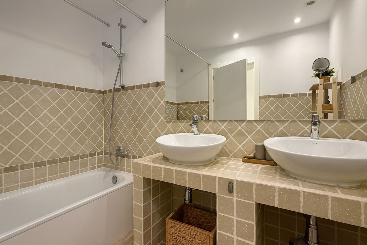 2 Bed Apartment for sale in Selwo Costa Del Sol, Málaga, Spain
