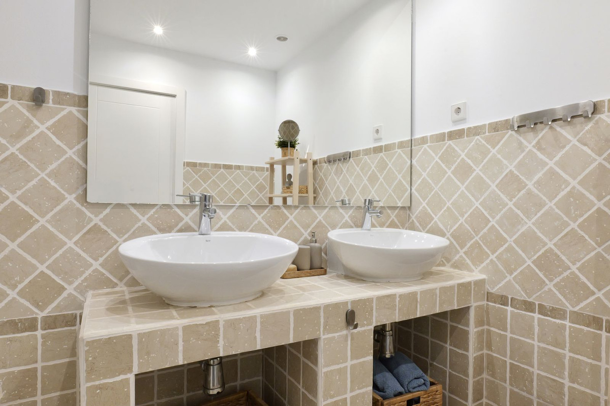 2 Bed Apartment for sale in Selwo Costa Del Sol, Málaga, Spain