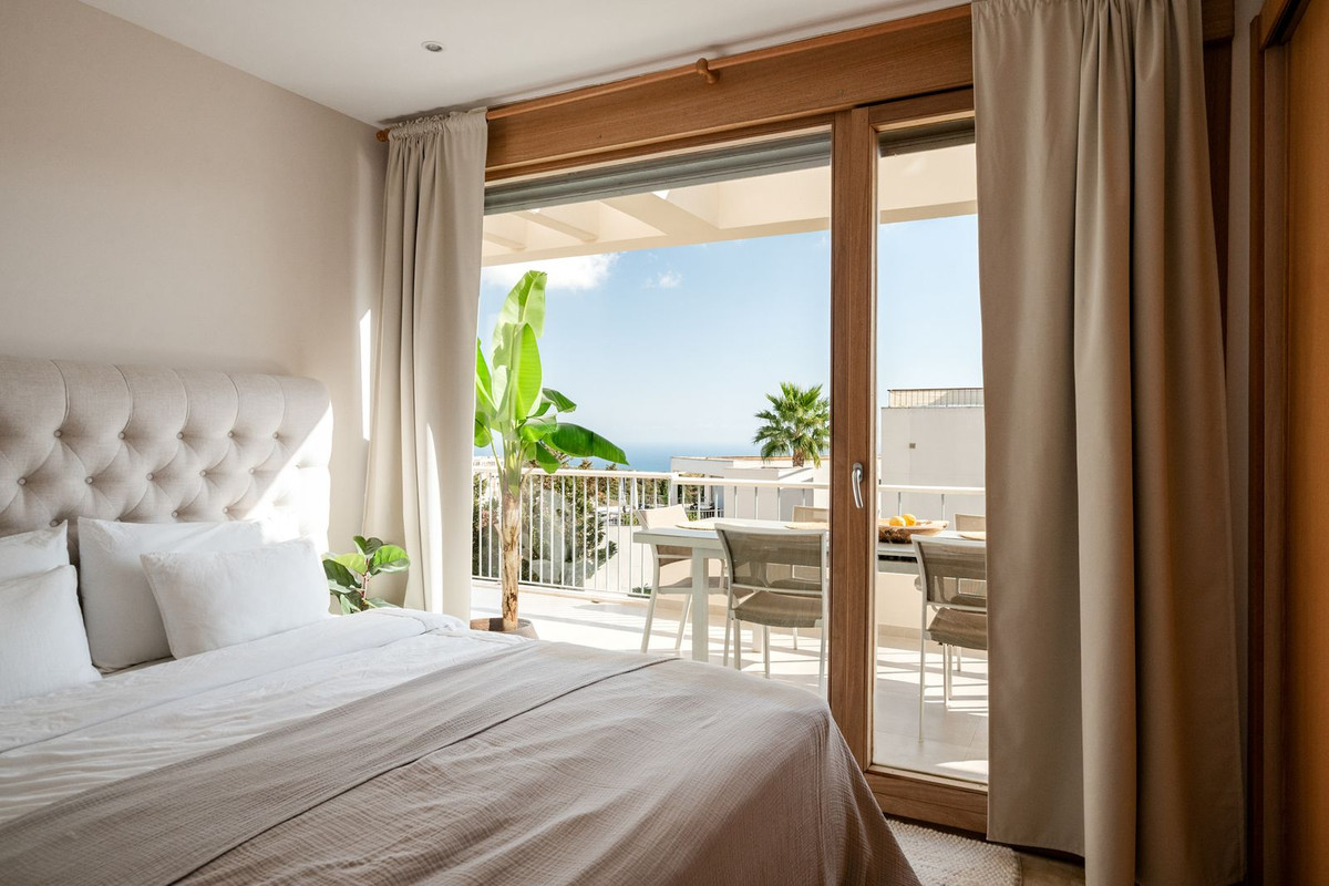 3 Bed Apartment for sale in Altos De Los Monteros Costa Del Sol, Málaga, Spain