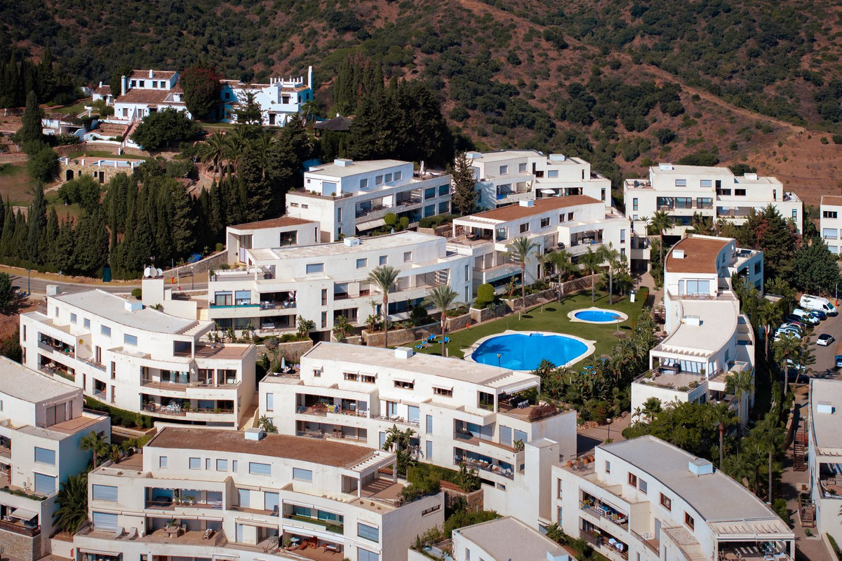 3 Bed Apartment for sale in Altos De Los Monteros Costa Del Sol, Málaga, Spain
