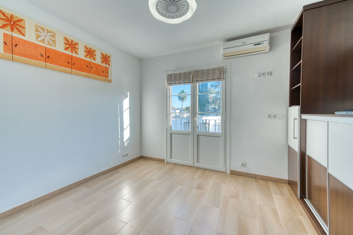 Se vende Apartamento en Planta Última de 2 dormitorios en Costa Del Sol, Málaga, España