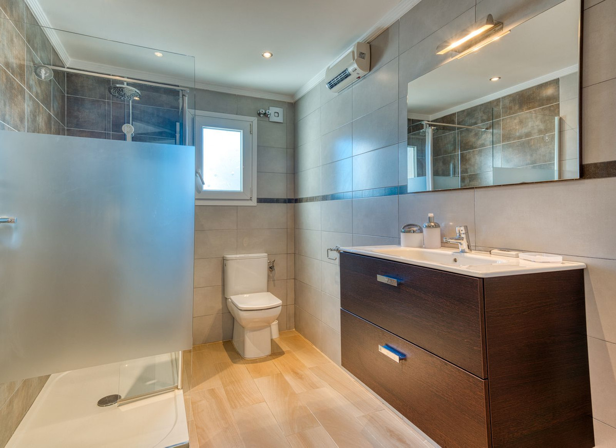 Se vende Apartamento en Planta Última de 2 dormitorios en Costa Del Sol, Málaga, España