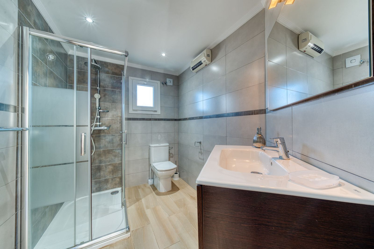 Se vende Apartamento en Planta Última de 2 dormitorios en Costa Del Sol, Málaga, España