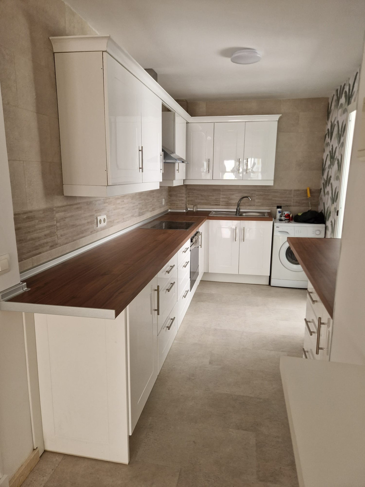 3 Bed Apartment for sale in Estepona Costa Del Sol, Málaga, Spain