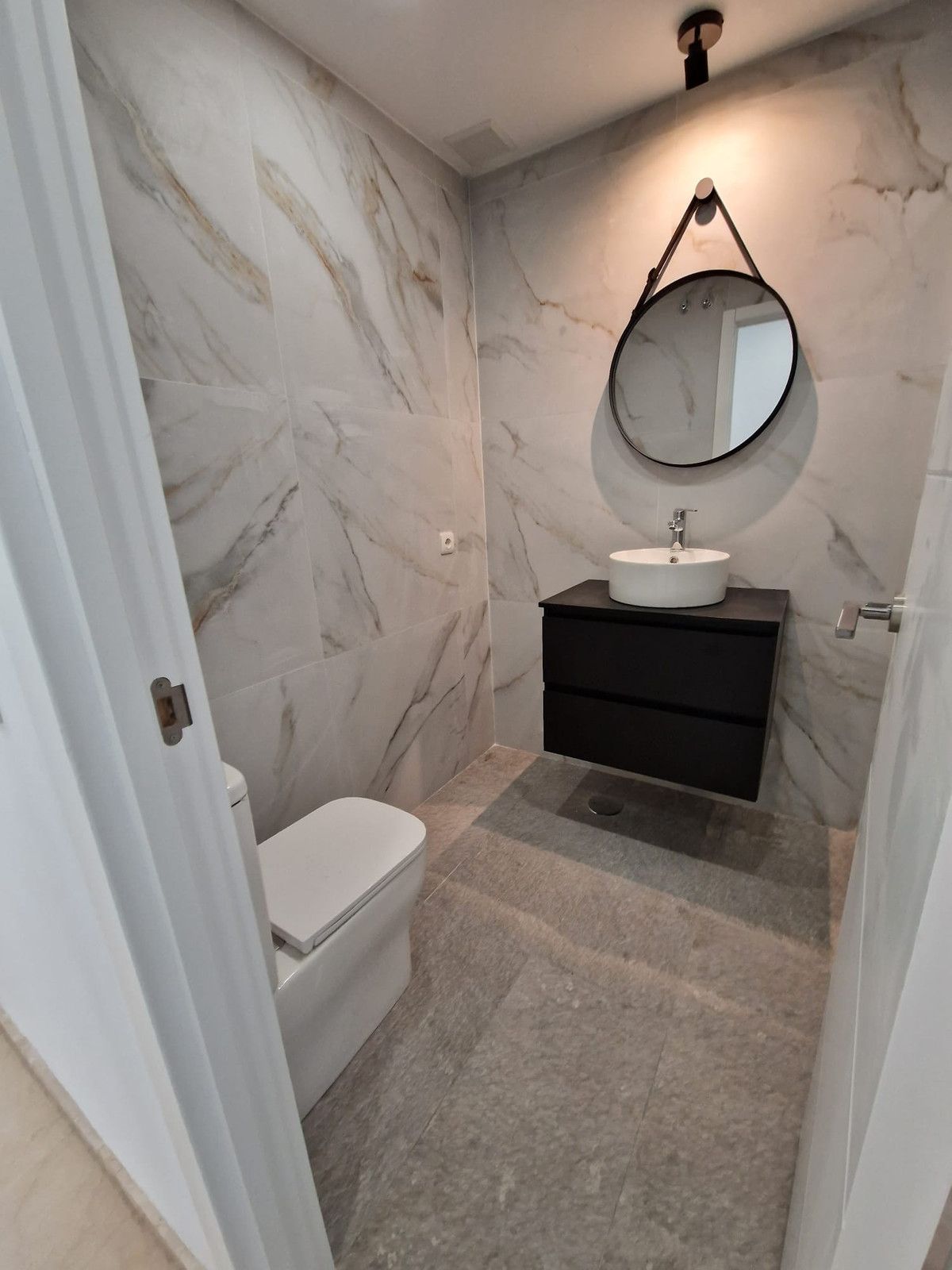 3 Bed Apartment for sale in Estepona Costa Del Sol, Málaga, Spain