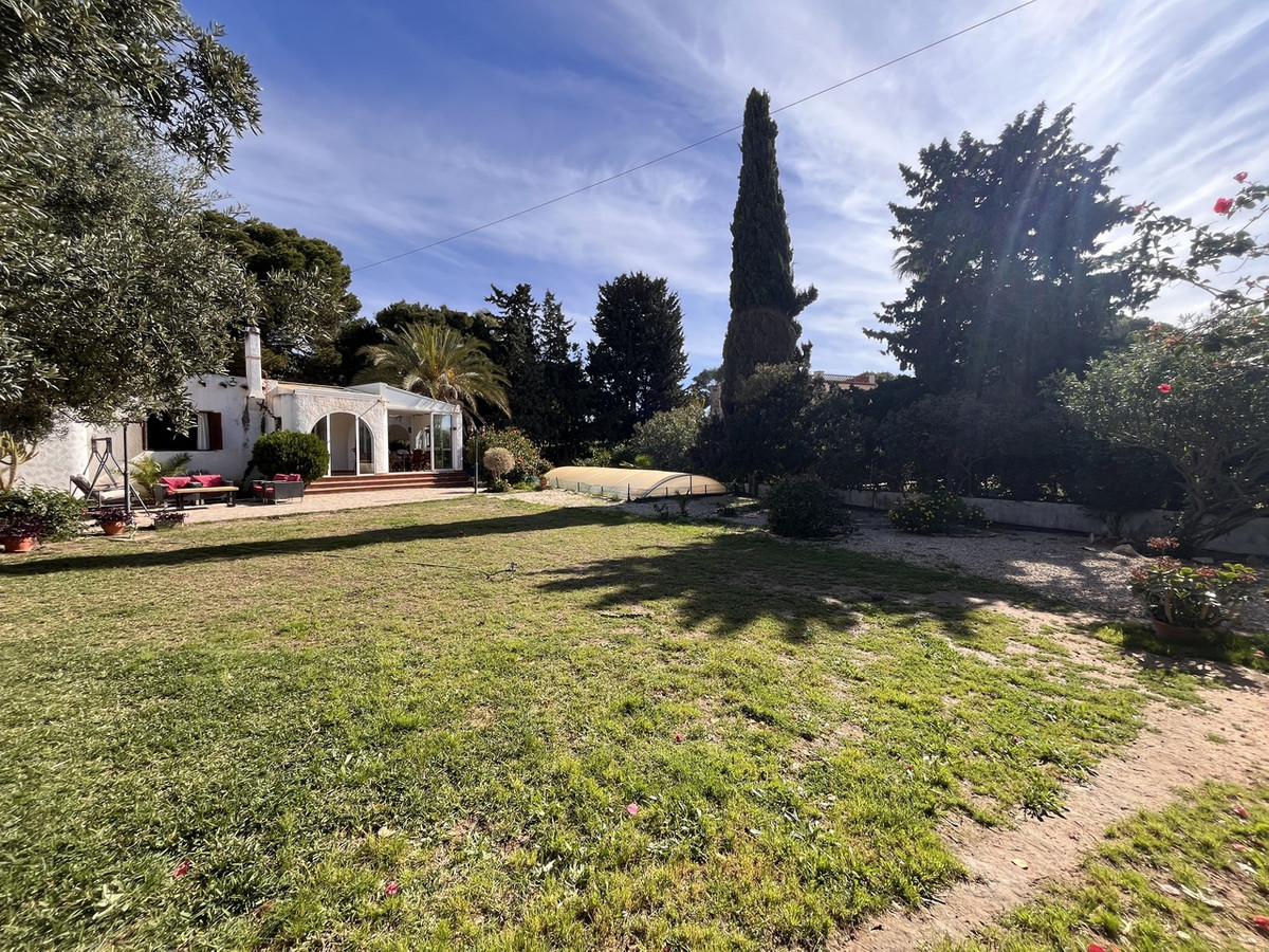 6 Bed Townhouse for sale in Cabo Roig Costa Blanca, Alicante, Spain