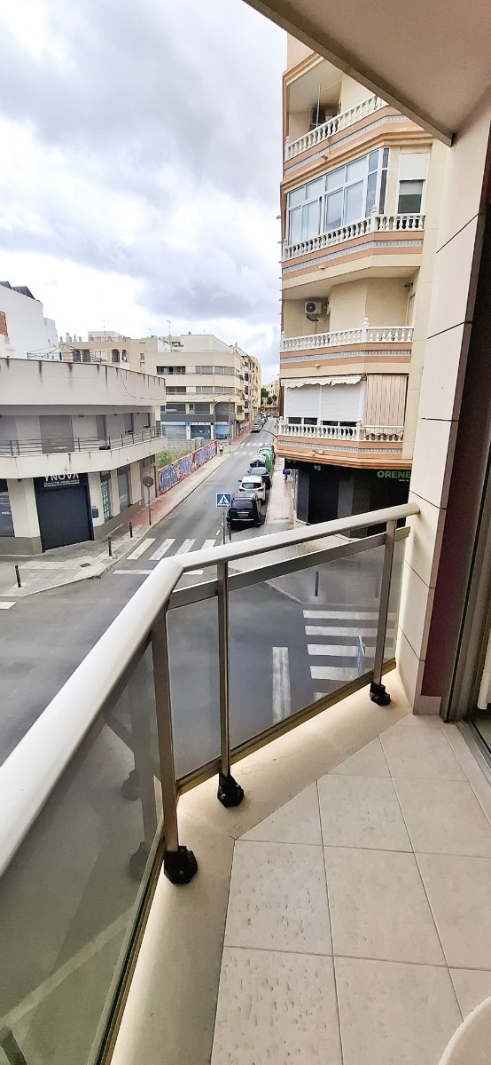 Se vende Apartamento Planta Media de 2 dormitorios en Costa Blanca, Alicante, España