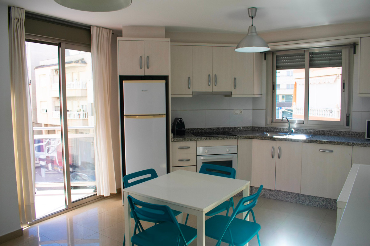 Se vende Apartamento Planta Media de 2 dormitorios en Costa Blanca, Alicante, España