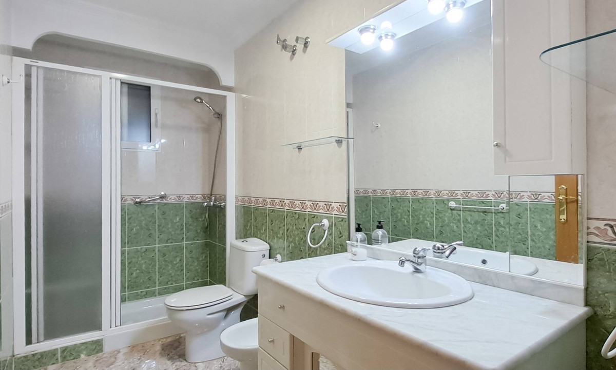 Se vende Apartamento Planta Media de 2 dormitorios en Costa Blanca, Alicante, España
