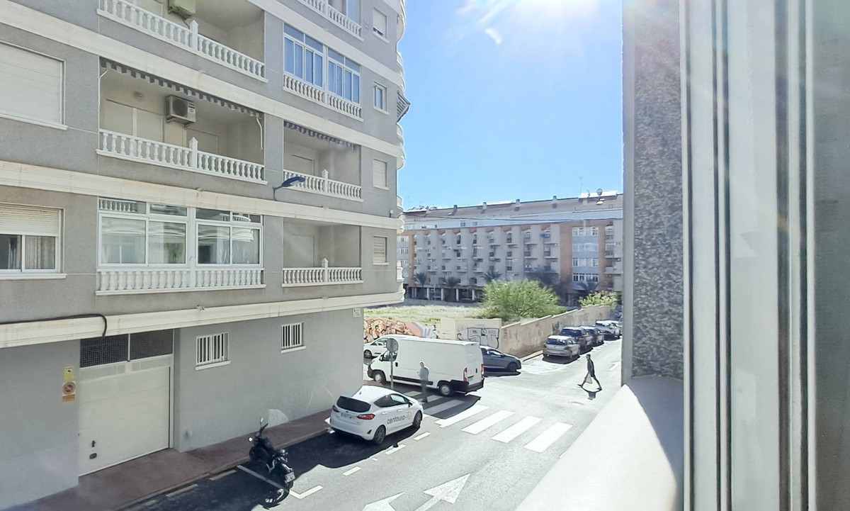Se vende Apartamento Planta Media de 2 dormitorios en Costa Blanca, Alicante, España