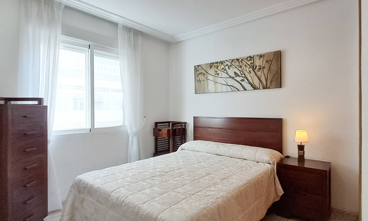 Se vende Apartamento Planta Media de 2 dormitorios en Costa Blanca, Alicante, España