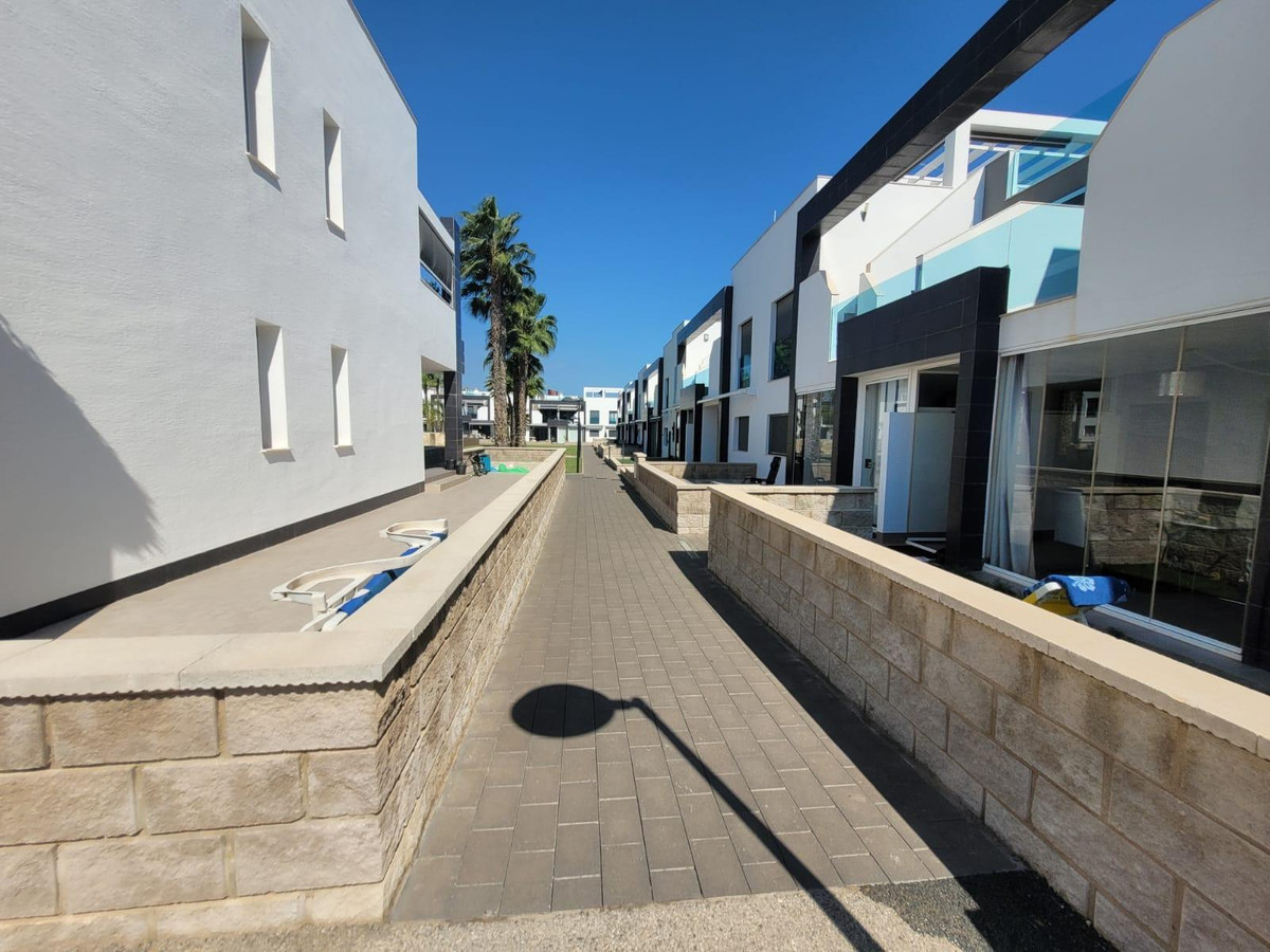Se vende Bungalow de 2 dormitorios en Costa Blanca, Alicante, España