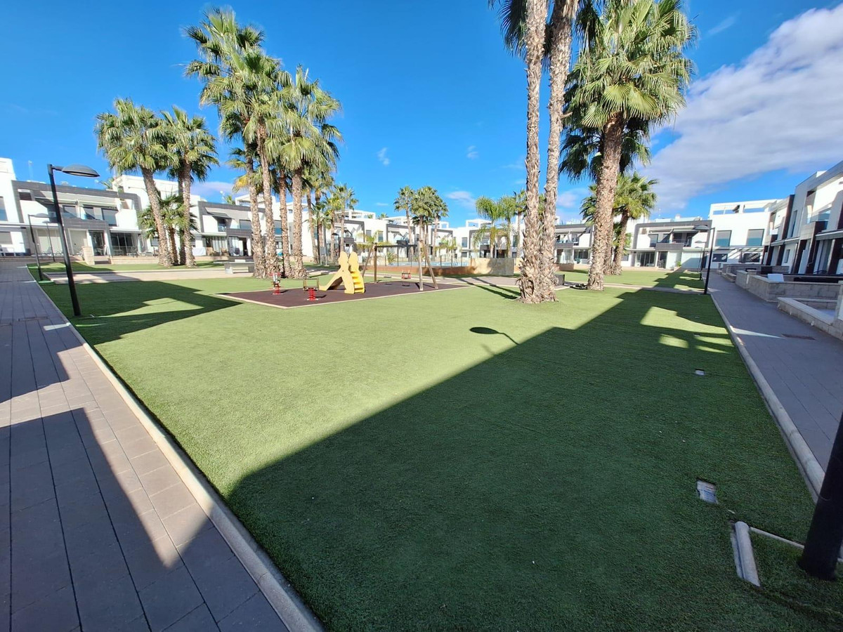 Se vende Bungalow de 2 dormitorios en Costa Blanca, Alicante, España