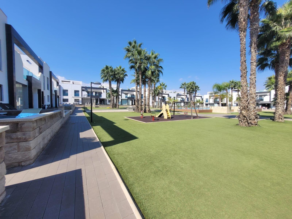 Se vende Bungalow de 2 dormitorios en Costa Blanca, Alicante, España
