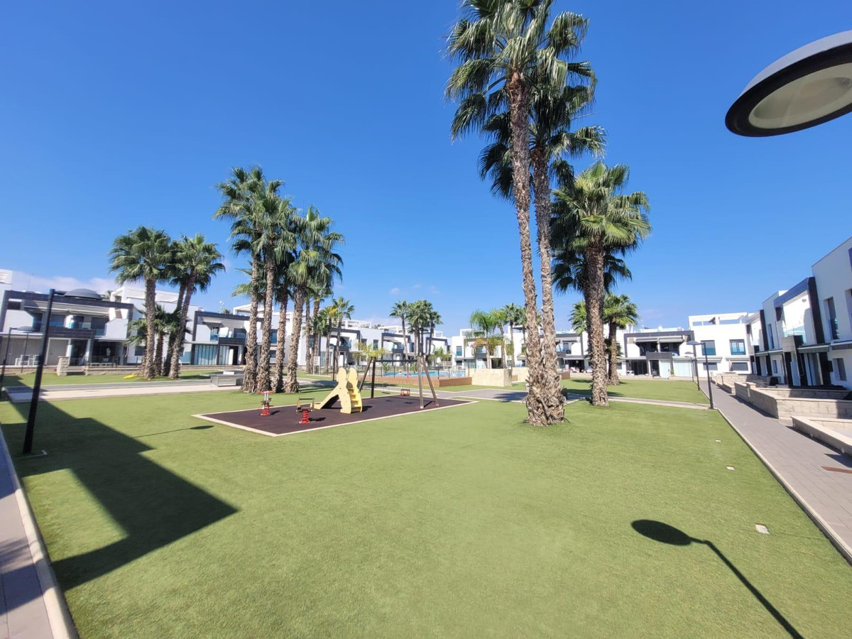 Se vende Bungalow de 2 dormitorios en Costa Blanca, Alicante, España