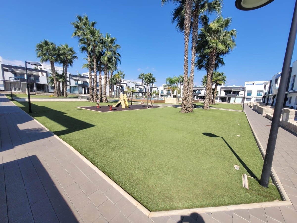 Se vende Bungalow de 2 dormitorios en Costa Blanca, Alicante, España