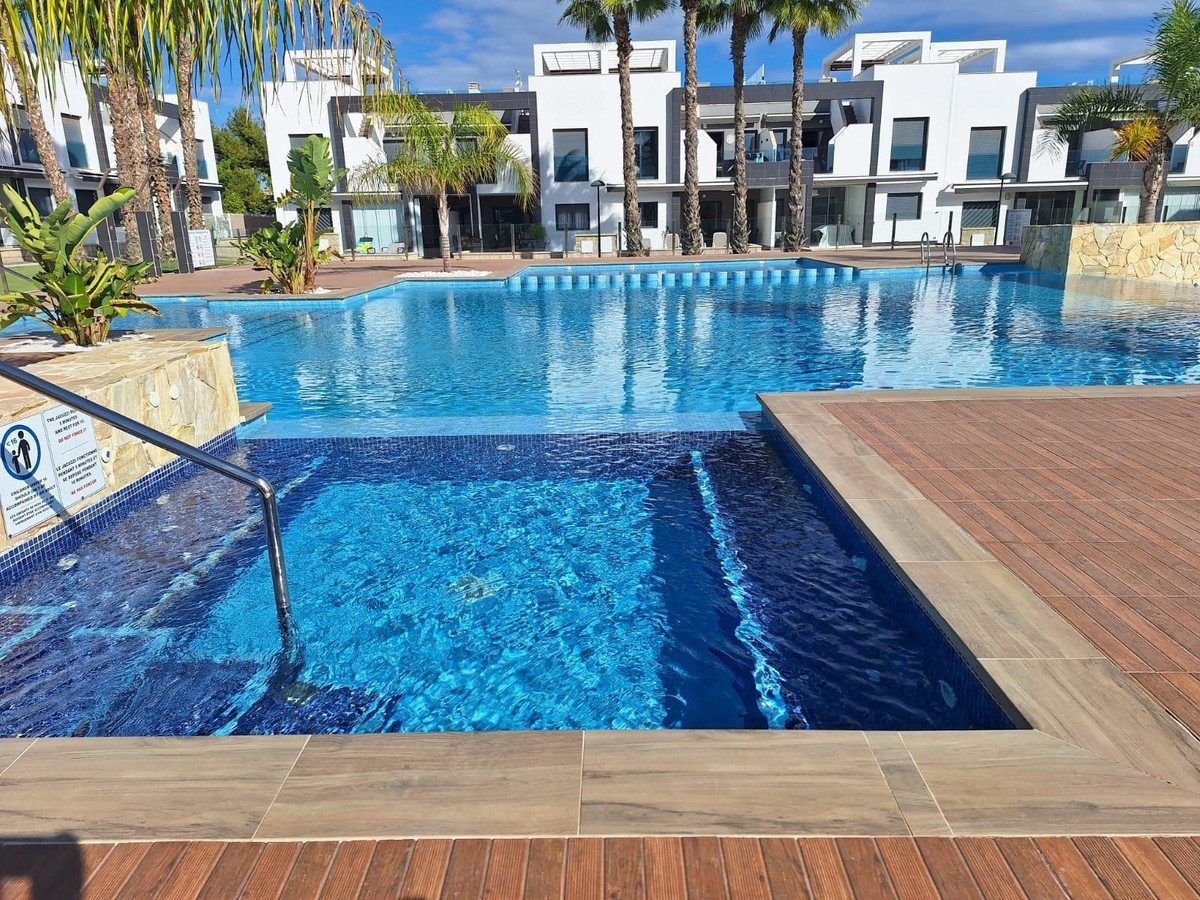 Se vende Bungalow de 2 dormitorios en Costa Blanca, Alicante, España