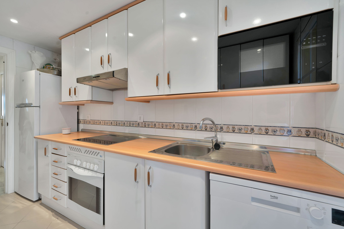 Se vende Apartamento Planta Media de 2 dormitorios en Costa Del Sol, Málaga, España