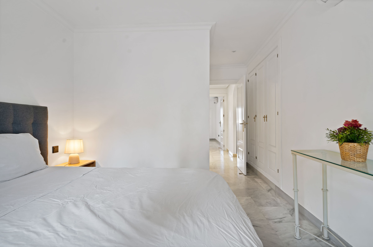 Se vende Apartamento Planta Media de 2 dormitorios en Costa Del Sol, Málaga, España