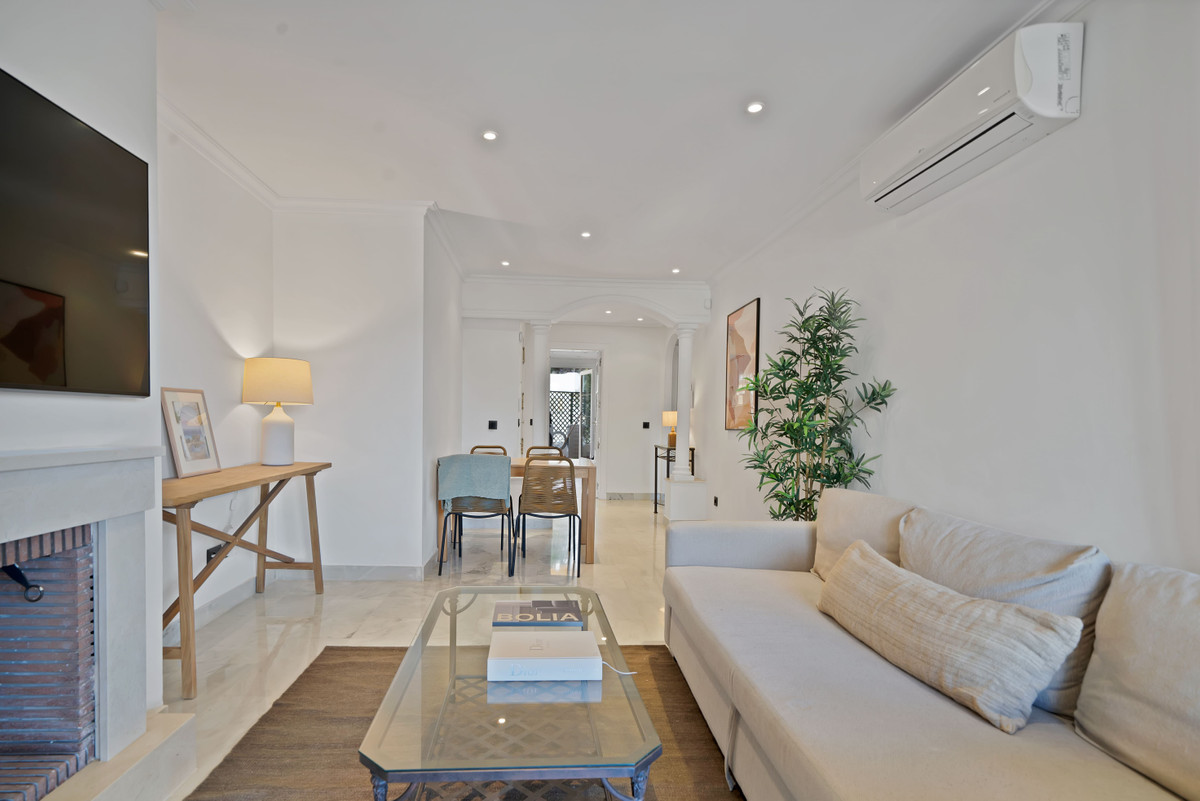 Se vende Apartamento Planta Media de 2 dormitorios en Costa Del Sol, Málaga, España