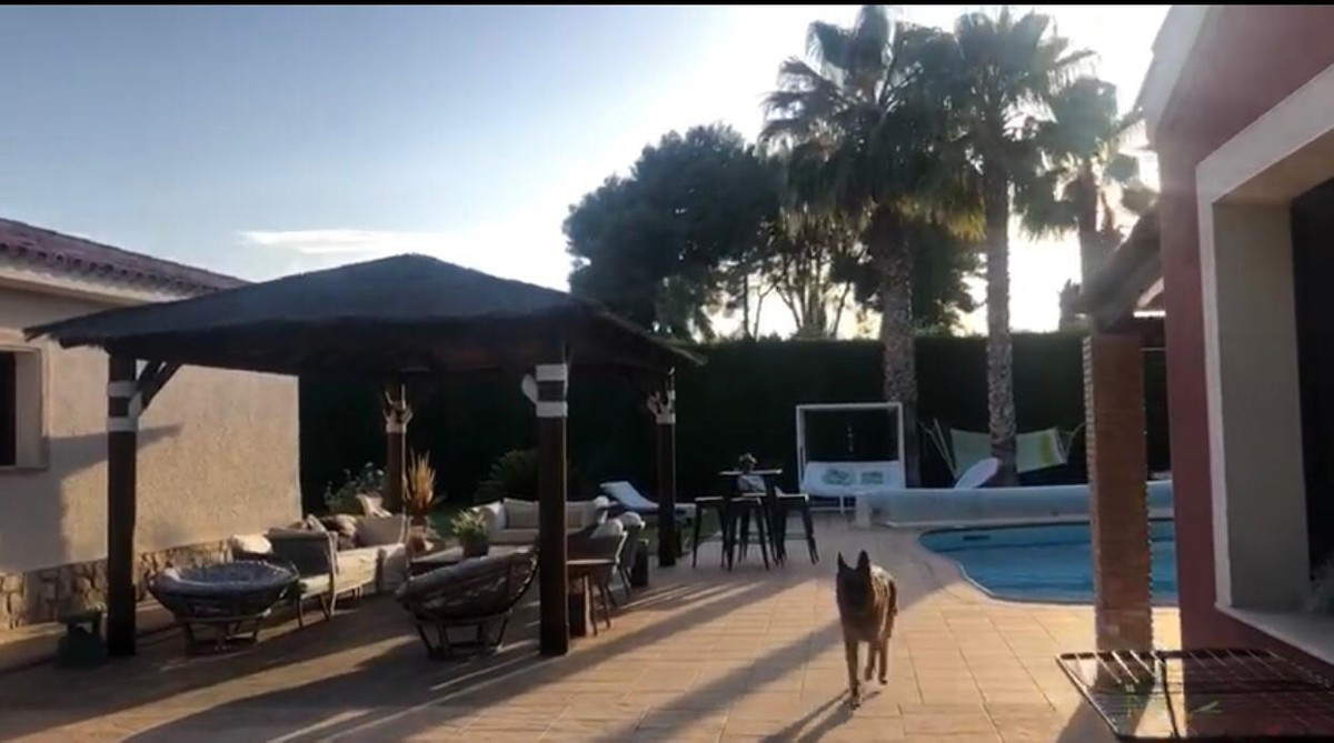 Se vende Villa - Chalet de 4 dormitorios en Costa Blanca, Alicante, España