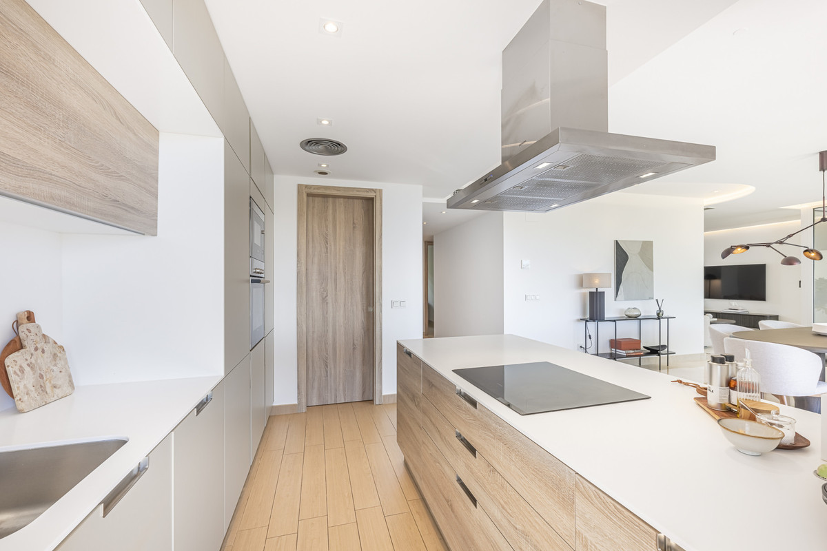 3 Bed Apartment for sale in Benahavís Costa Del Sol, Málaga, Spain