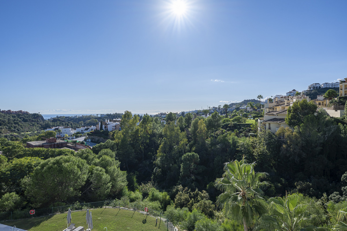 3 Bed Apartment for sale in Benahavís Costa Del Sol, Málaga, Spain