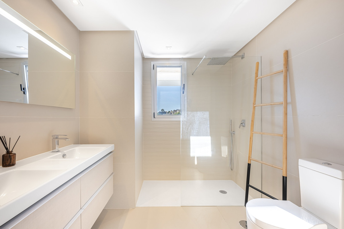 3 Bed Apartment for sale in Benahavís Costa Del Sol, Málaga, Spain