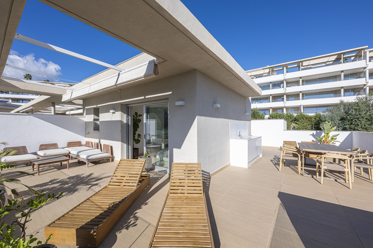 3 Bed Apartment for sale in Benahavís Costa Del Sol, Málaga, Spain