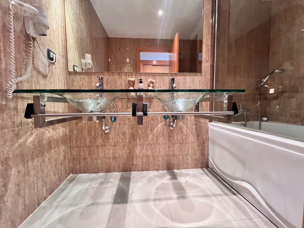 Se vende Apartamento Planta Media de 2 dormitorios en Costa Del Sol, Málaga, España