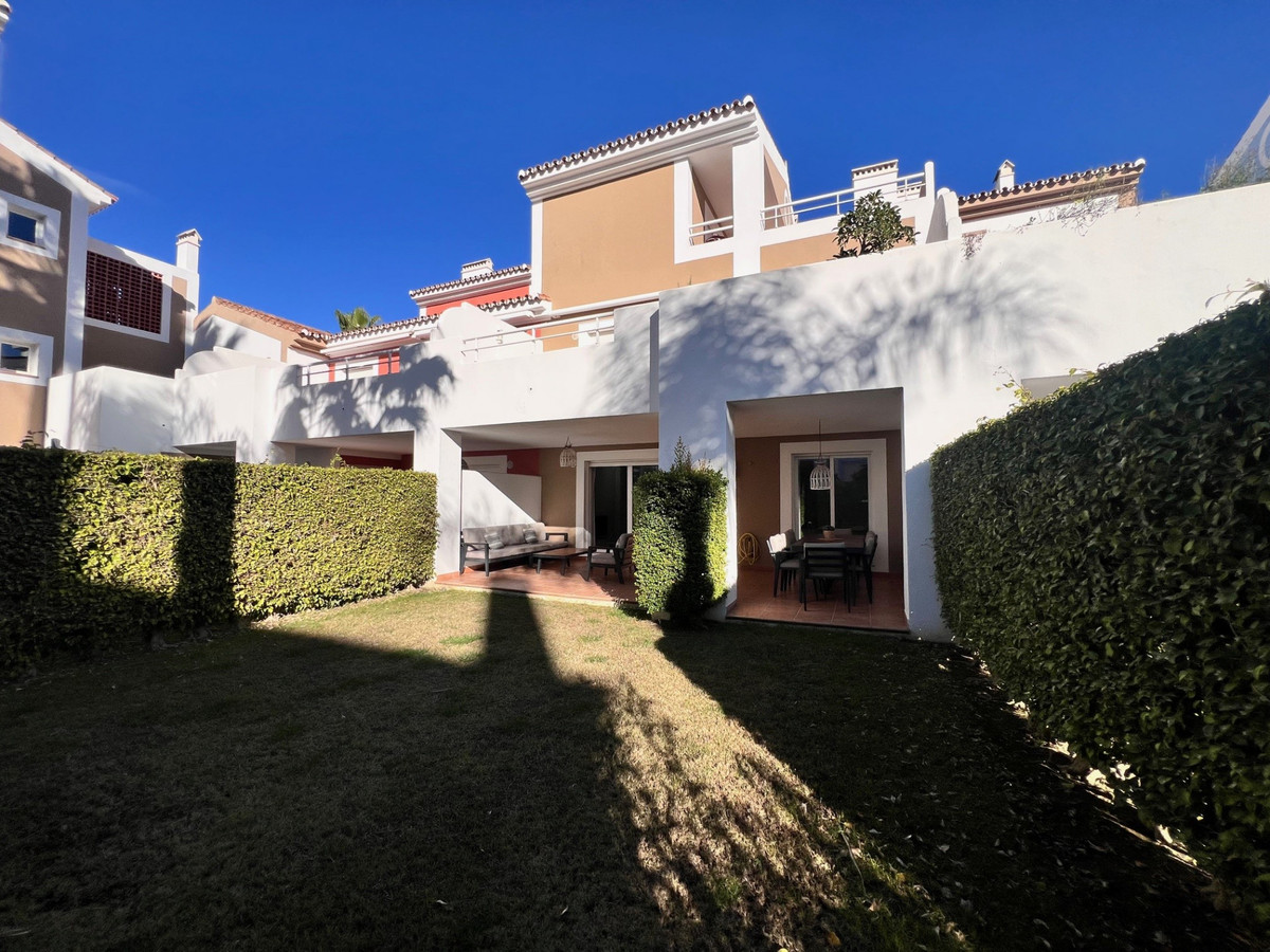 Se vende Apartamento Planta Media de 2 dormitorios en Costa Del Sol, Málaga, España