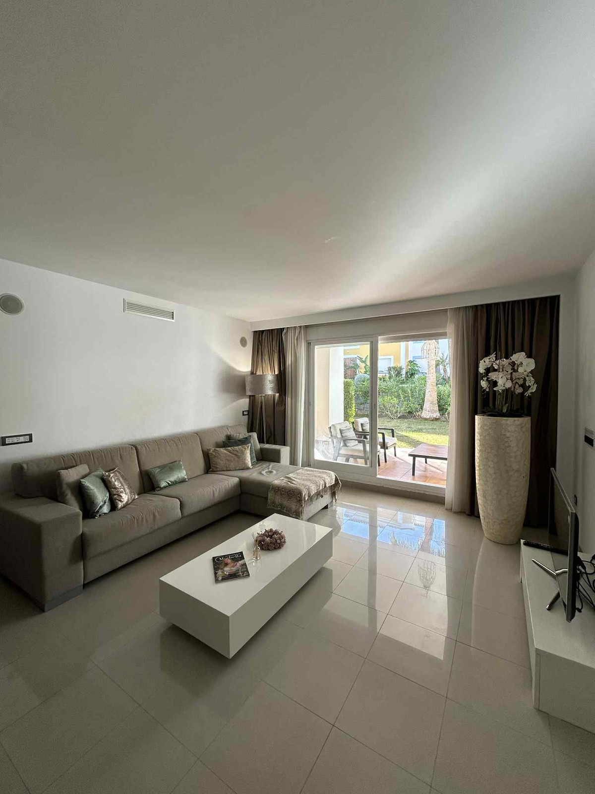 Se vende Apartamento Planta Media de 2 dormitorios en Costa Del Sol, Málaga, España