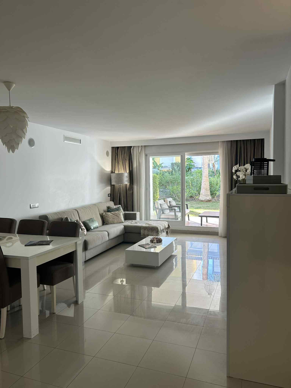 Se vende Apartamento Planta Media de 2 dormitorios en Costa Del Sol, Málaga, España