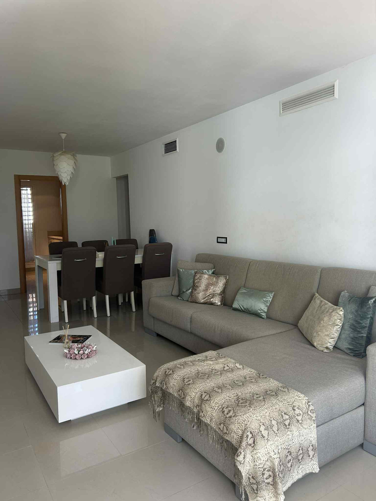 Se vende Apartamento Planta Media de 2 dormitorios en Costa Del Sol, Málaga, España