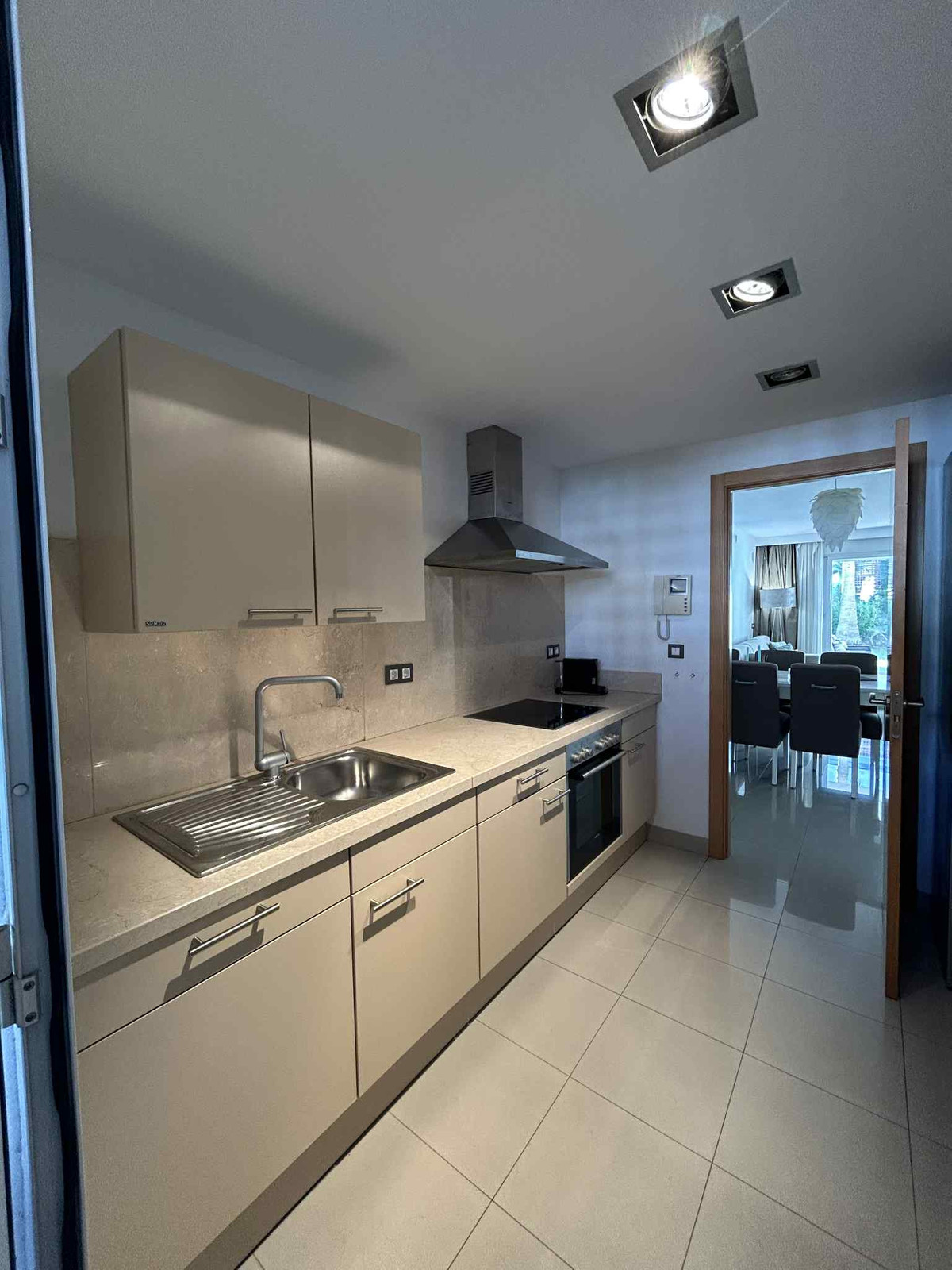 Se vende Apartamento Planta Media de 2 dormitorios en Costa Del Sol, Málaga, España