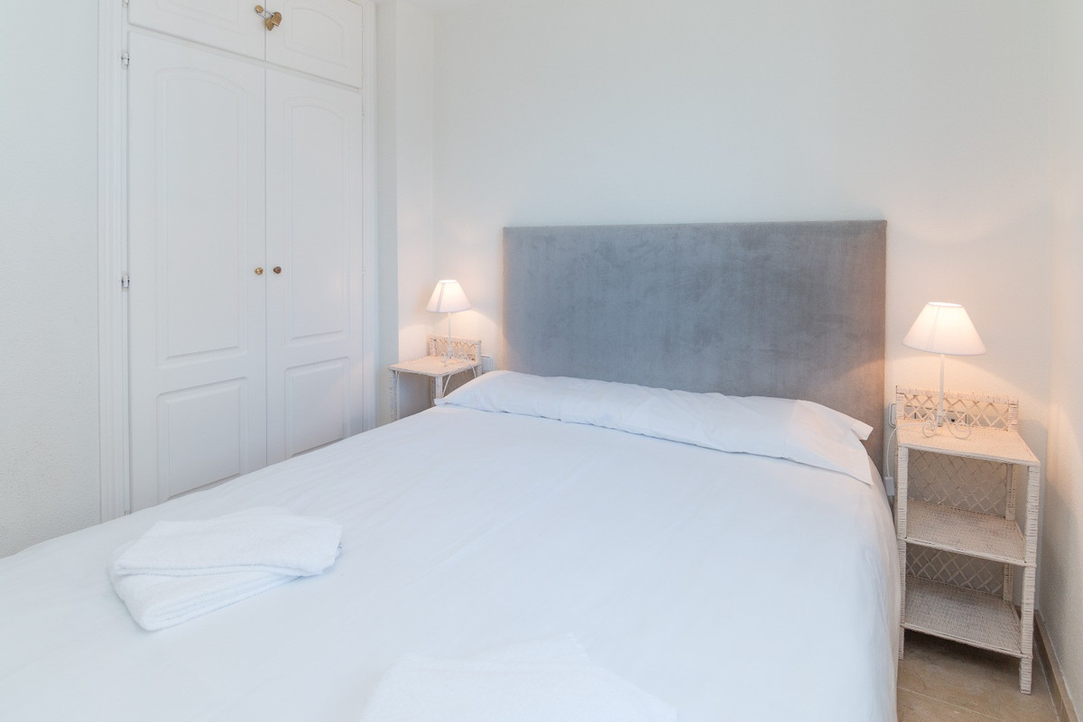 2 Bed Apartment for sale in La Duquesa Costa Del Sol, Málaga, Spain