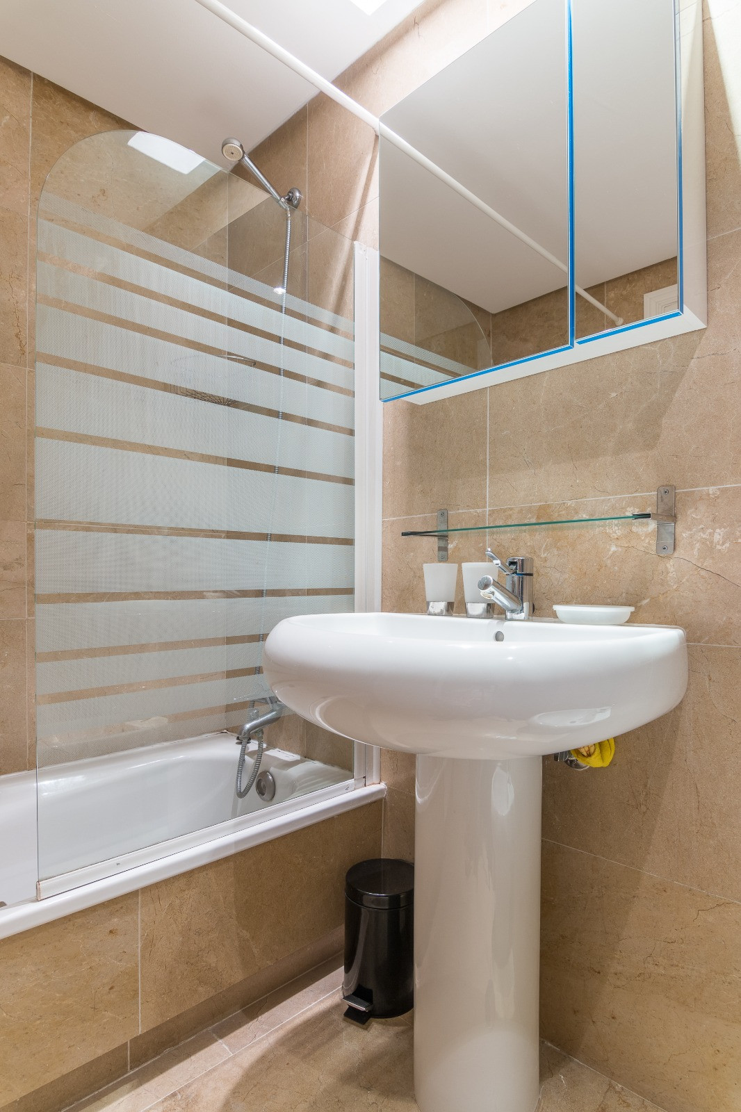 2 Bed Apartment for sale in La Duquesa Costa Del Sol, Málaga, Spain