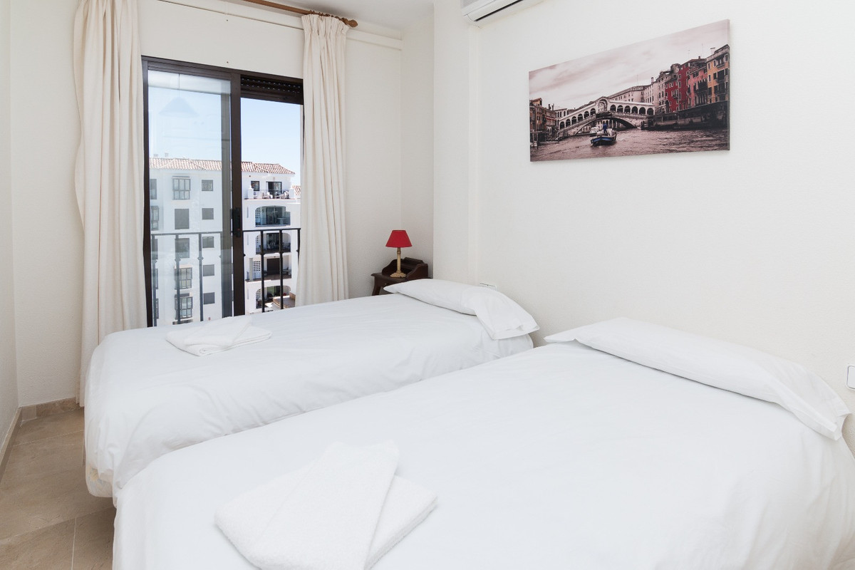 2 Bed Apartment for sale in La Duquesa Costa Del Sol, Málaga, Spain